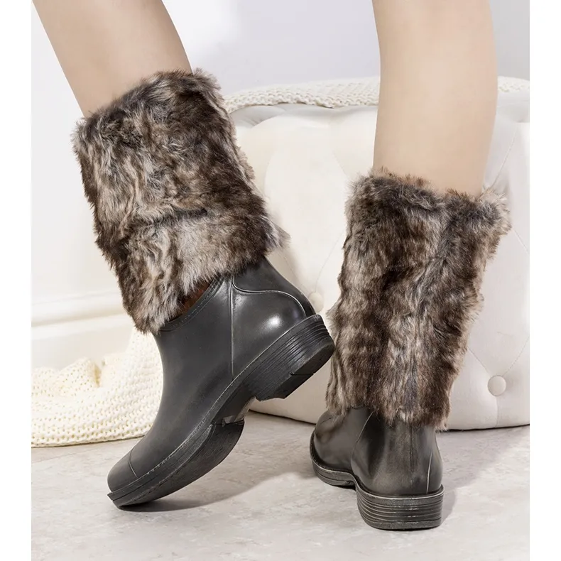 Gray galoshes with fur from Corrales grey