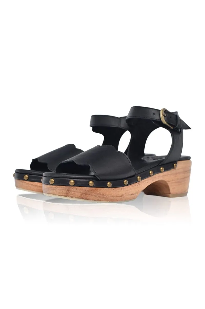 Santa Monica Clog Sandals in Black