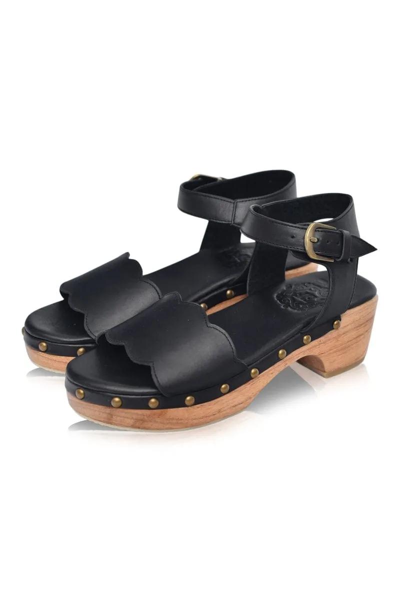 Santa Monica Clog Sandals in Black