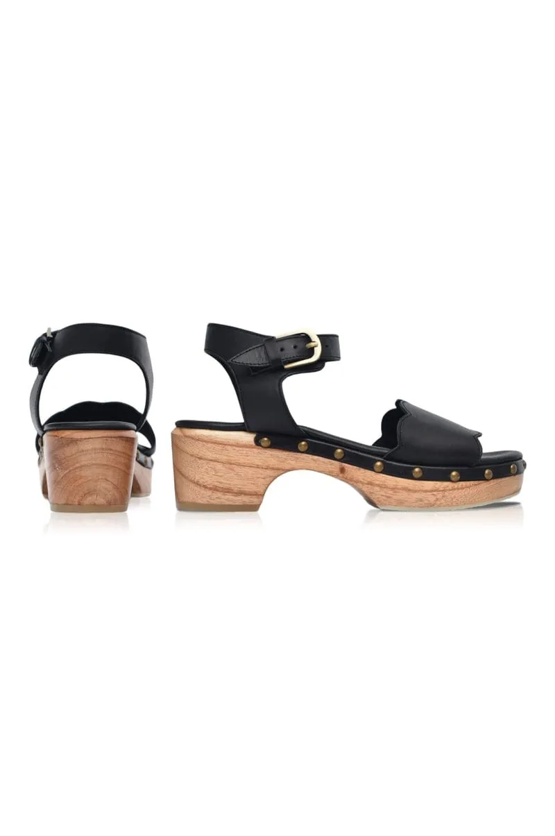 Santa Monica Clog Sandals in Black