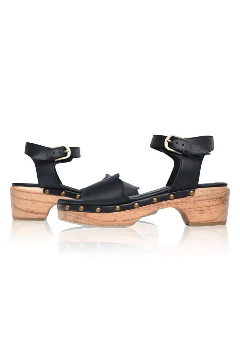 Santa Monica Clog Sandals in Black