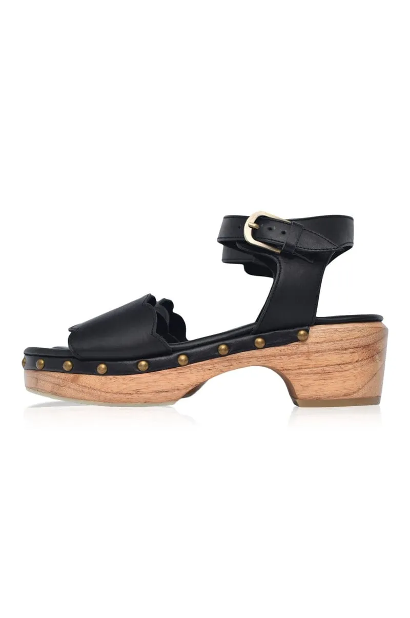 Santa Monica Clog Sandals in Black