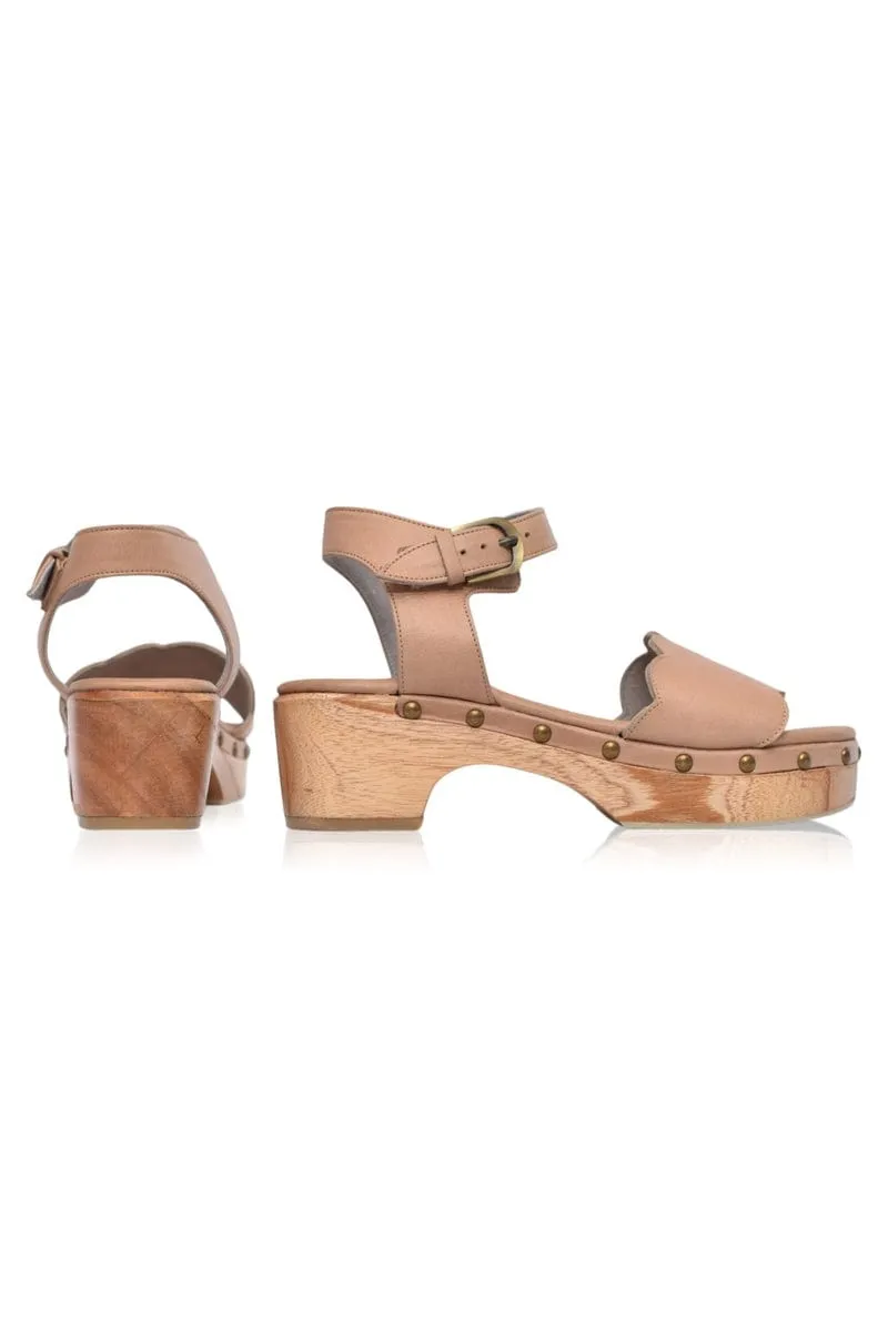 Santa Monica Clog Sandals in Vintage Beige