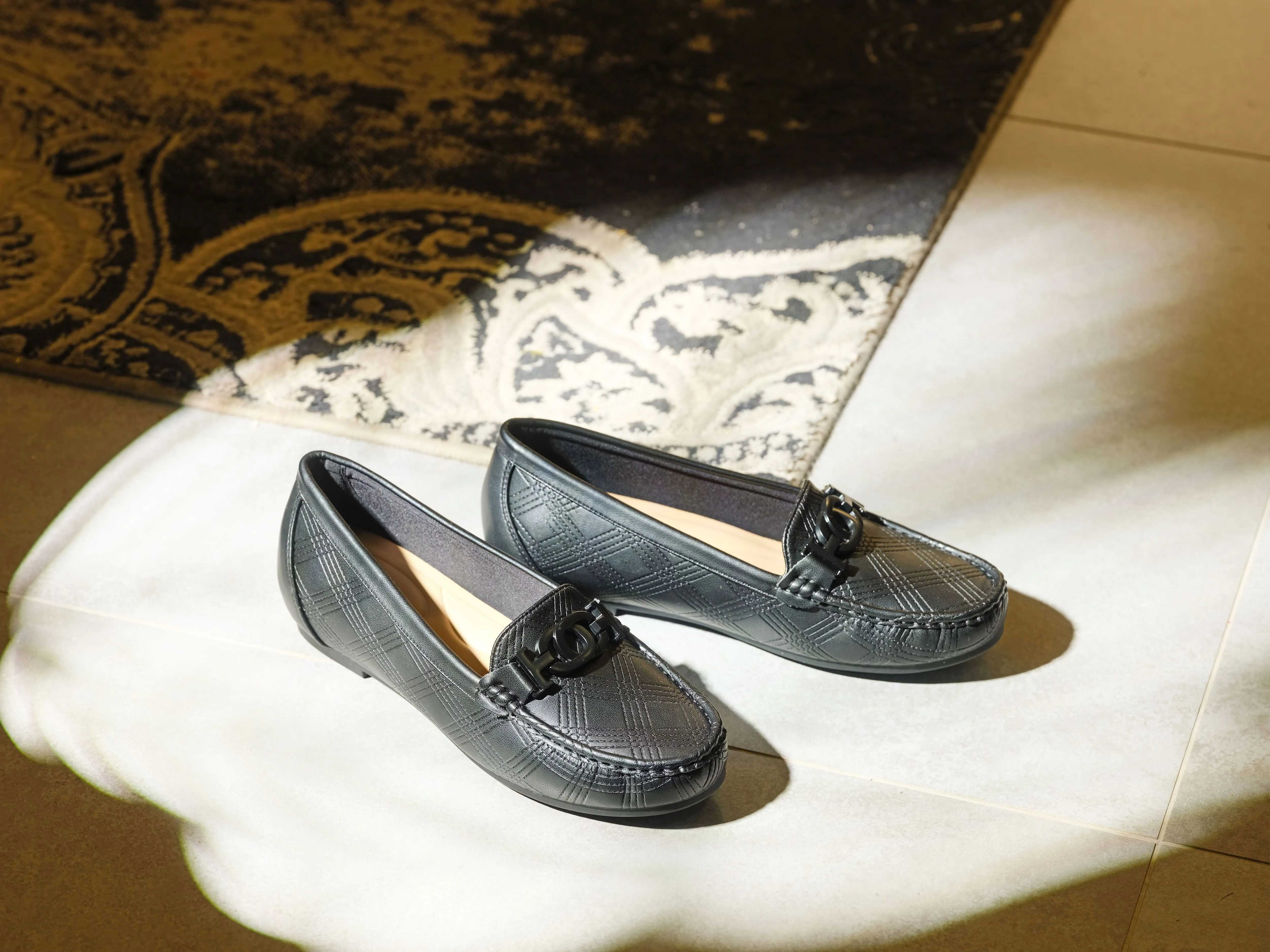 VEVA MOCCASINS - BLACK